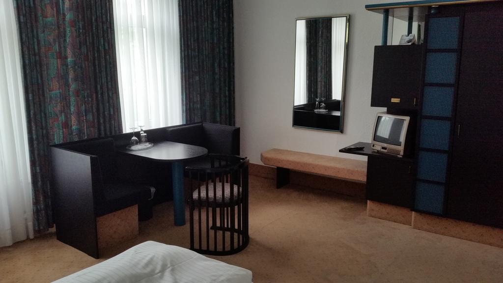 Hotel Bitterfelder Hof Ngoại thất bức ảnh