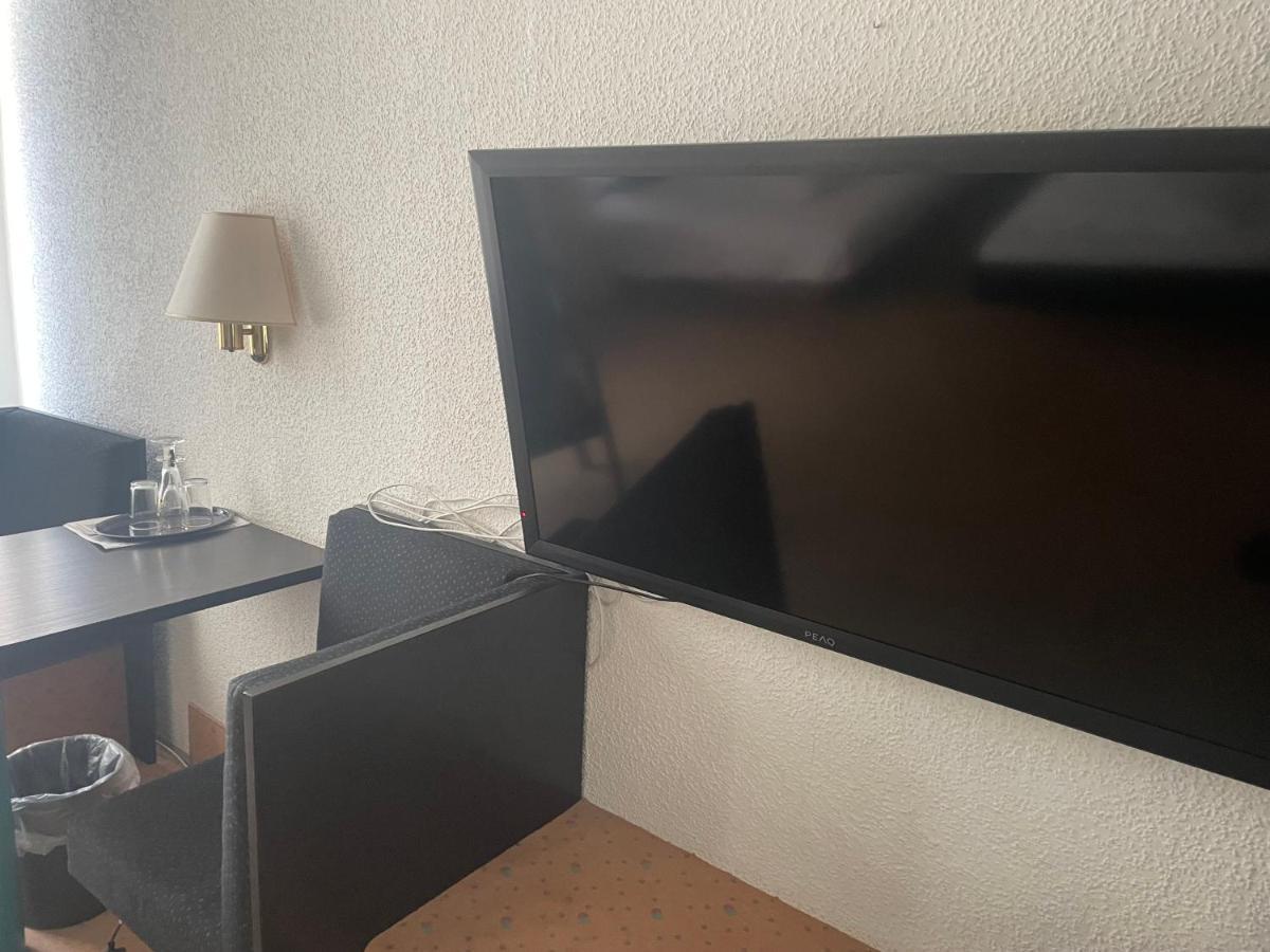 Hotel Bitterfelder Hof Ngoại thất bức ảnh