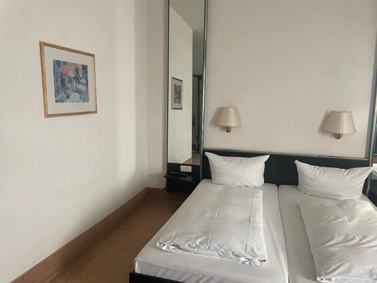 Hotel Bitterfelder Hof Ngoại thất bức ảnh