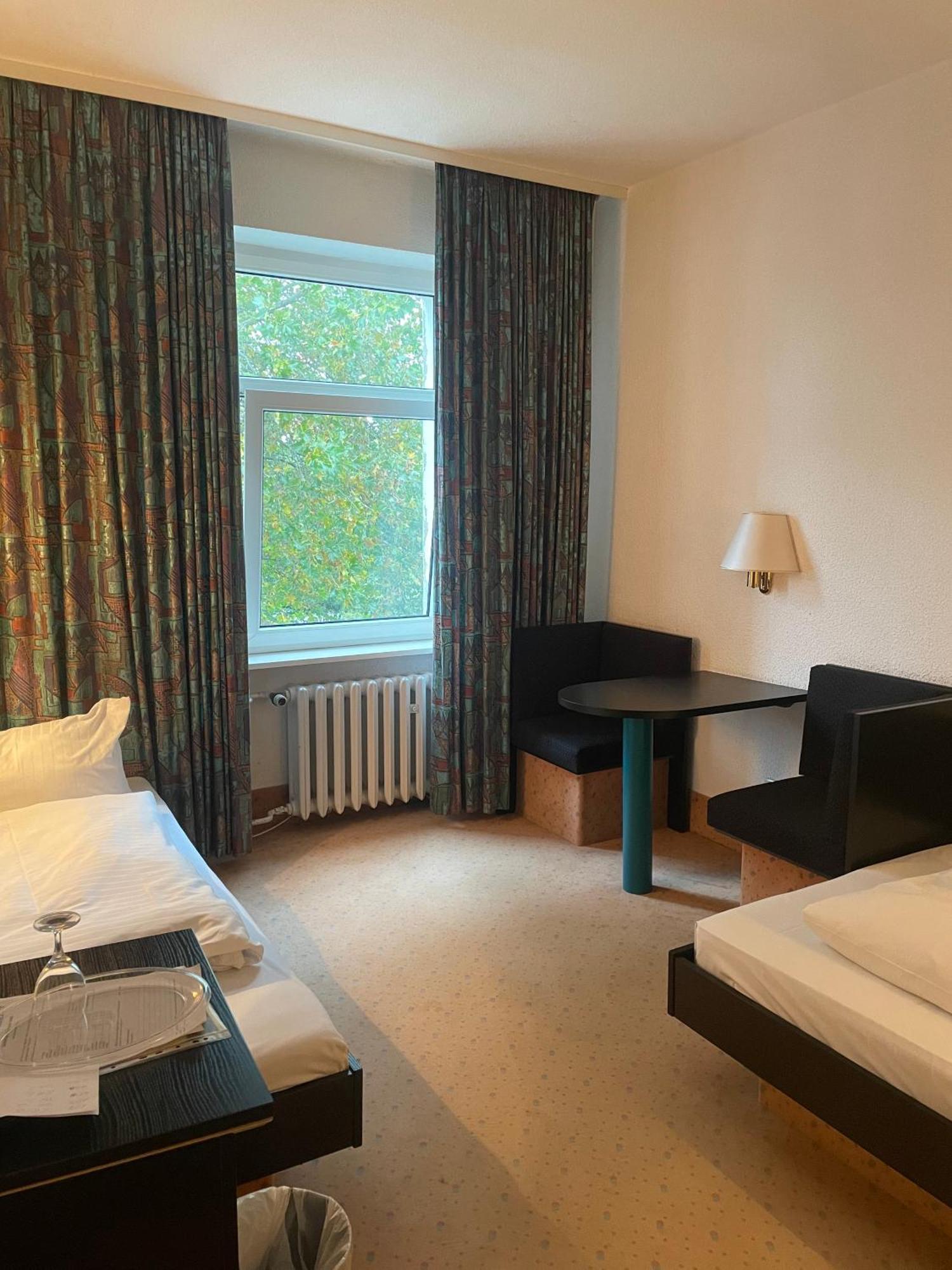 Hotel Bitterfelder Hof Ngoại thất bức ảnh