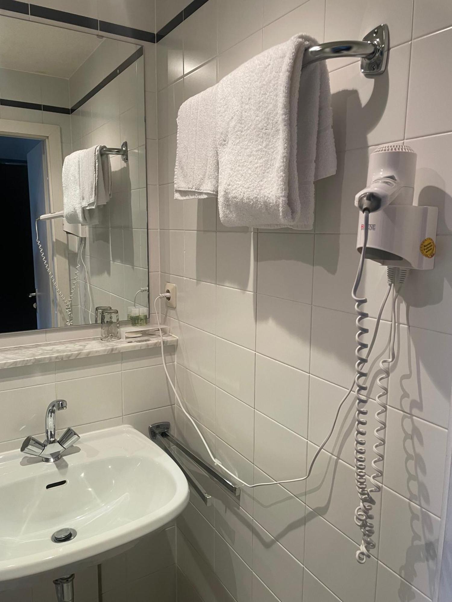 Hotel Bitterfelder Hof Ngoại thất bức ảnh