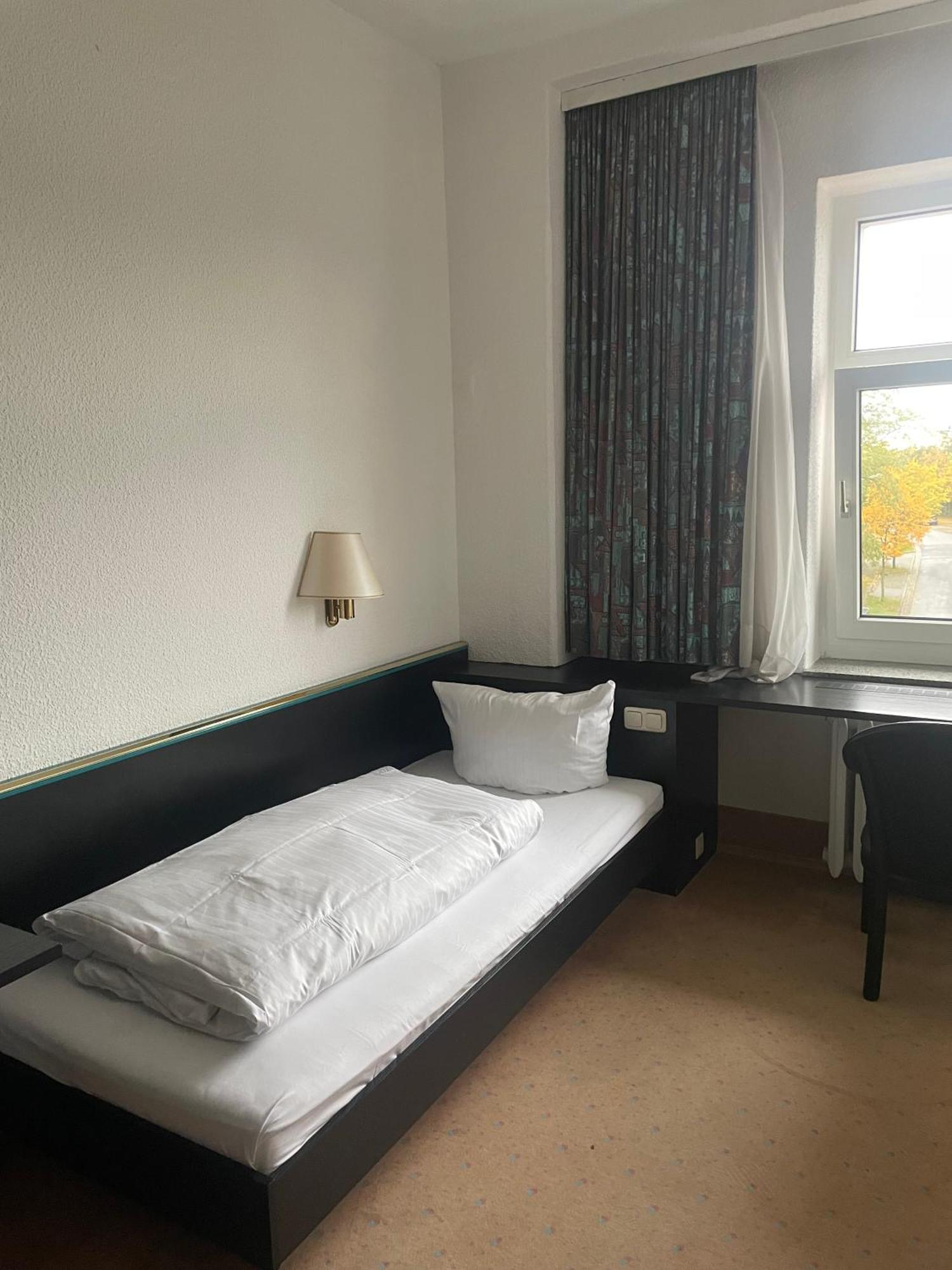 Hotel Bitterfelder Hof Ngoại thất bức ảnh