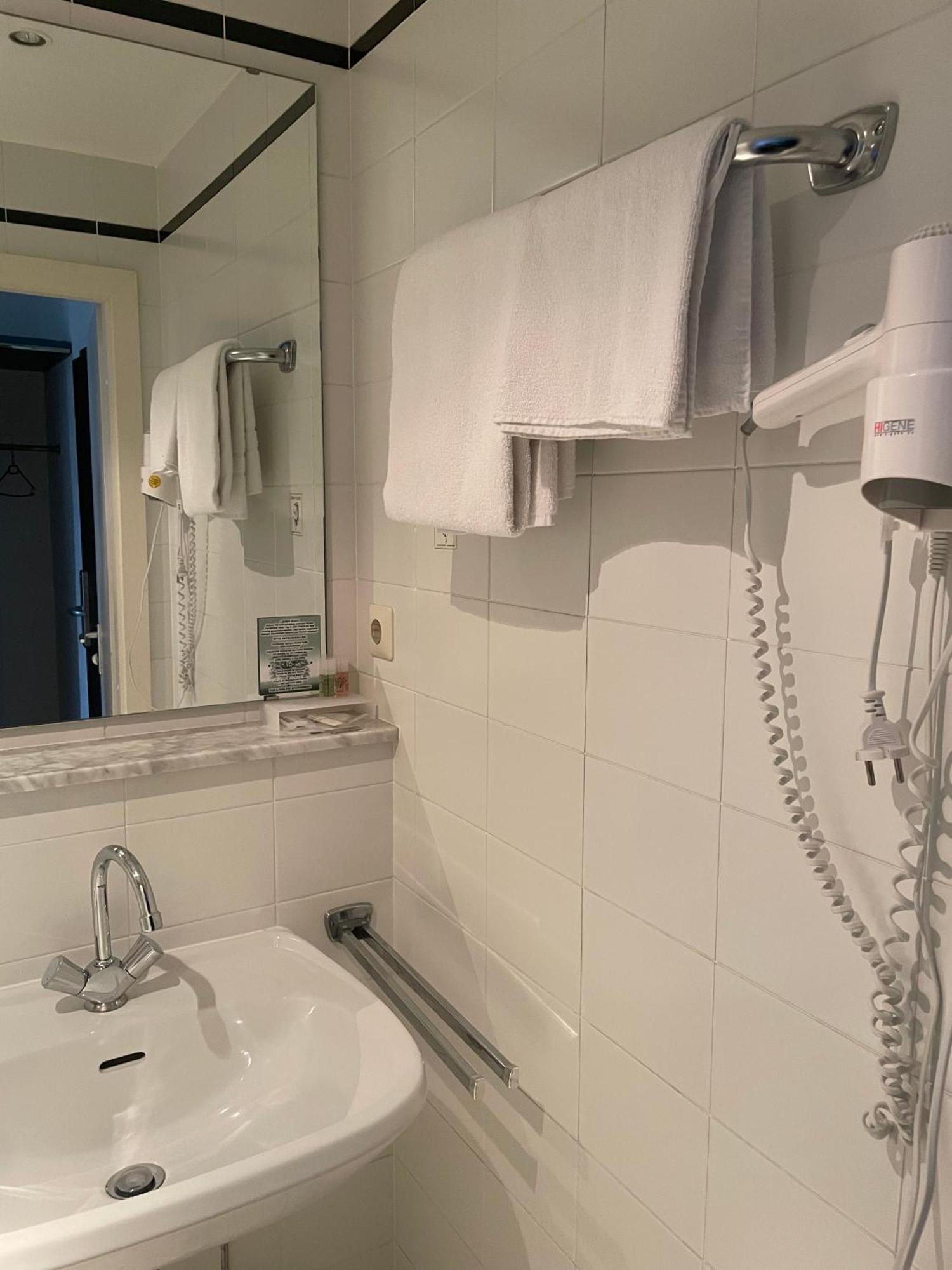 Hotel Bitterfelder Hof Ngoại thất bức ảnh