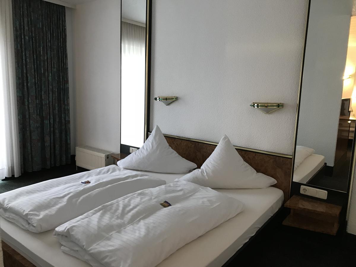 Hotel Bitterfelder Hof Ngoại thất bức ảnh