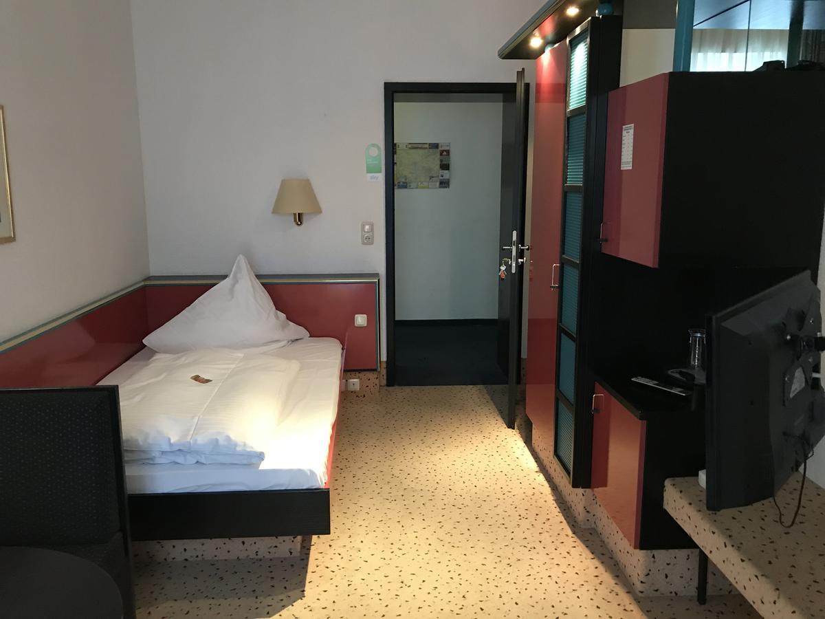 Hotel Bitterfelder Hof Ngoại thất bức ảnh
