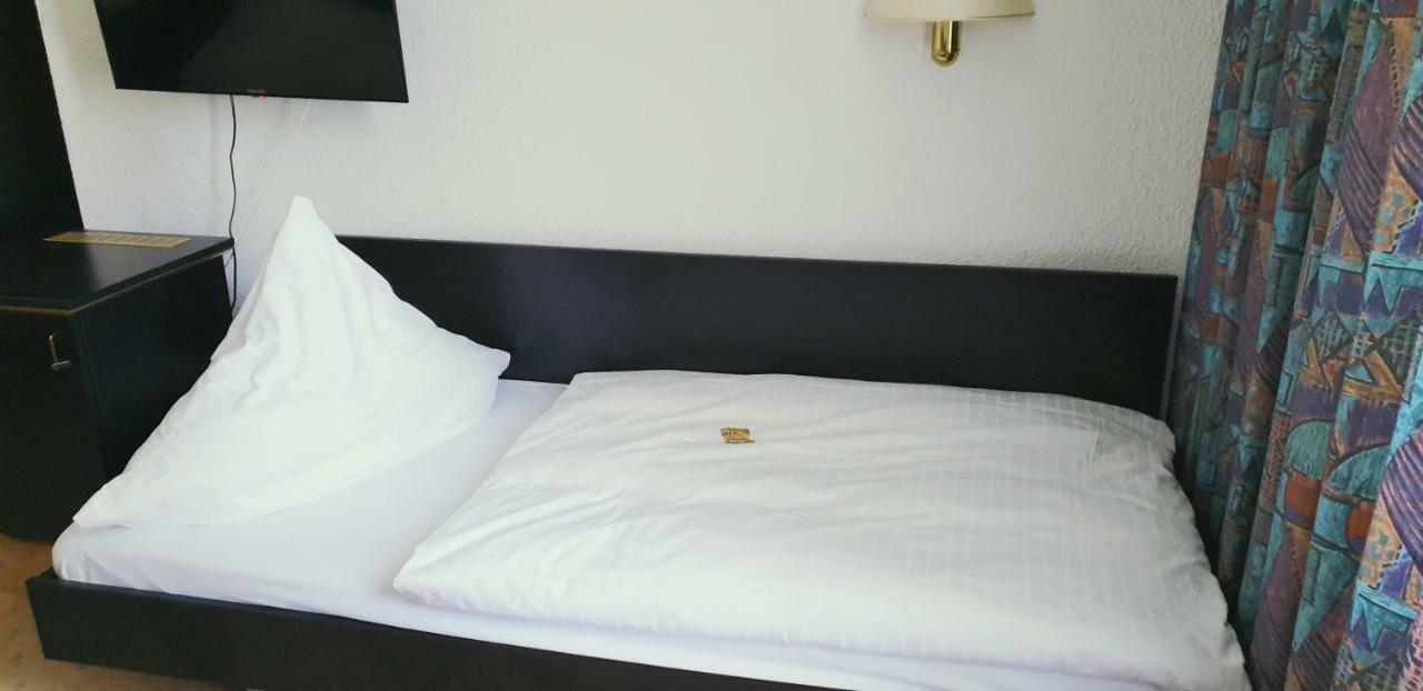 Hotel Bitterfelder Hof Ngoại thất bức ảnh